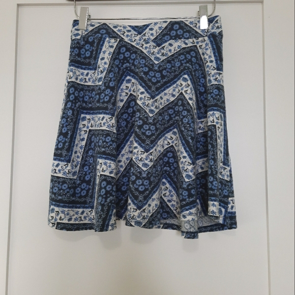 Beautiful Floral Print Skirt🌸🌺 - Picture 4 of 4